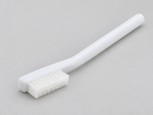 Natural Nylon Fill / POM Handle Brush